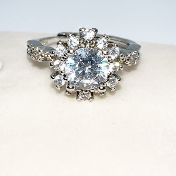 Silver Ring with 2.0 CT Diamond Simulate and Moissanite - Picture 9 of 16